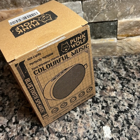 Punk wolf portable speaker NIB - Picture 3 of 6